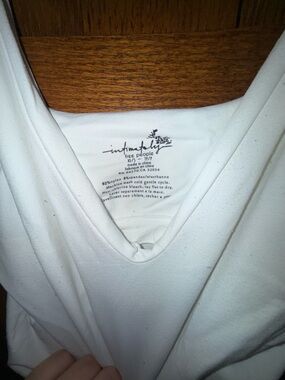 💜Free People White V-Neck Camisole